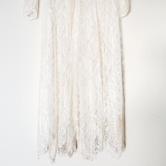 Vintage white lace sheer wedding dress - Picture 8 of 10